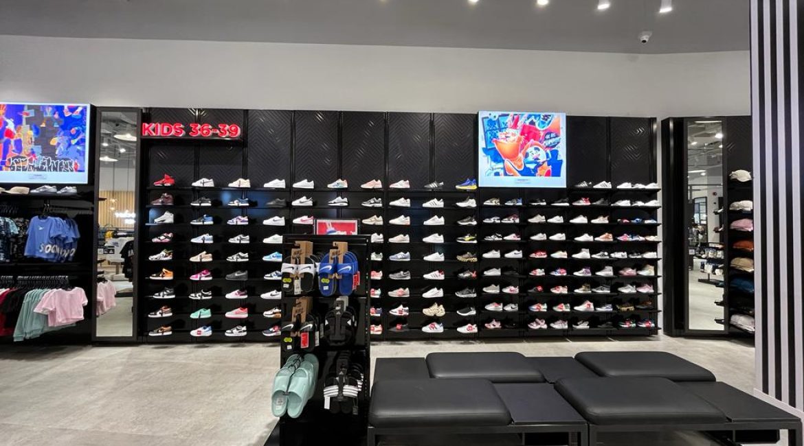 Foot locker pvj bandung