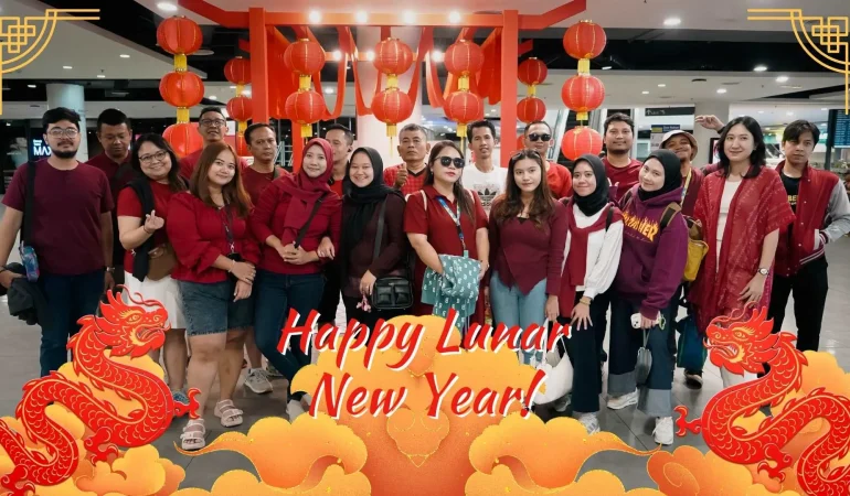 Red and cream chinese new year instagram post presentasi