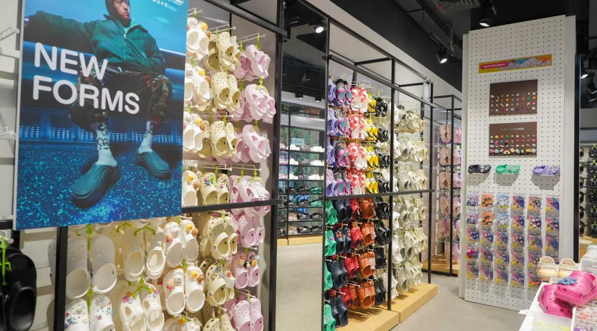 Crocs lippo mall nusantara