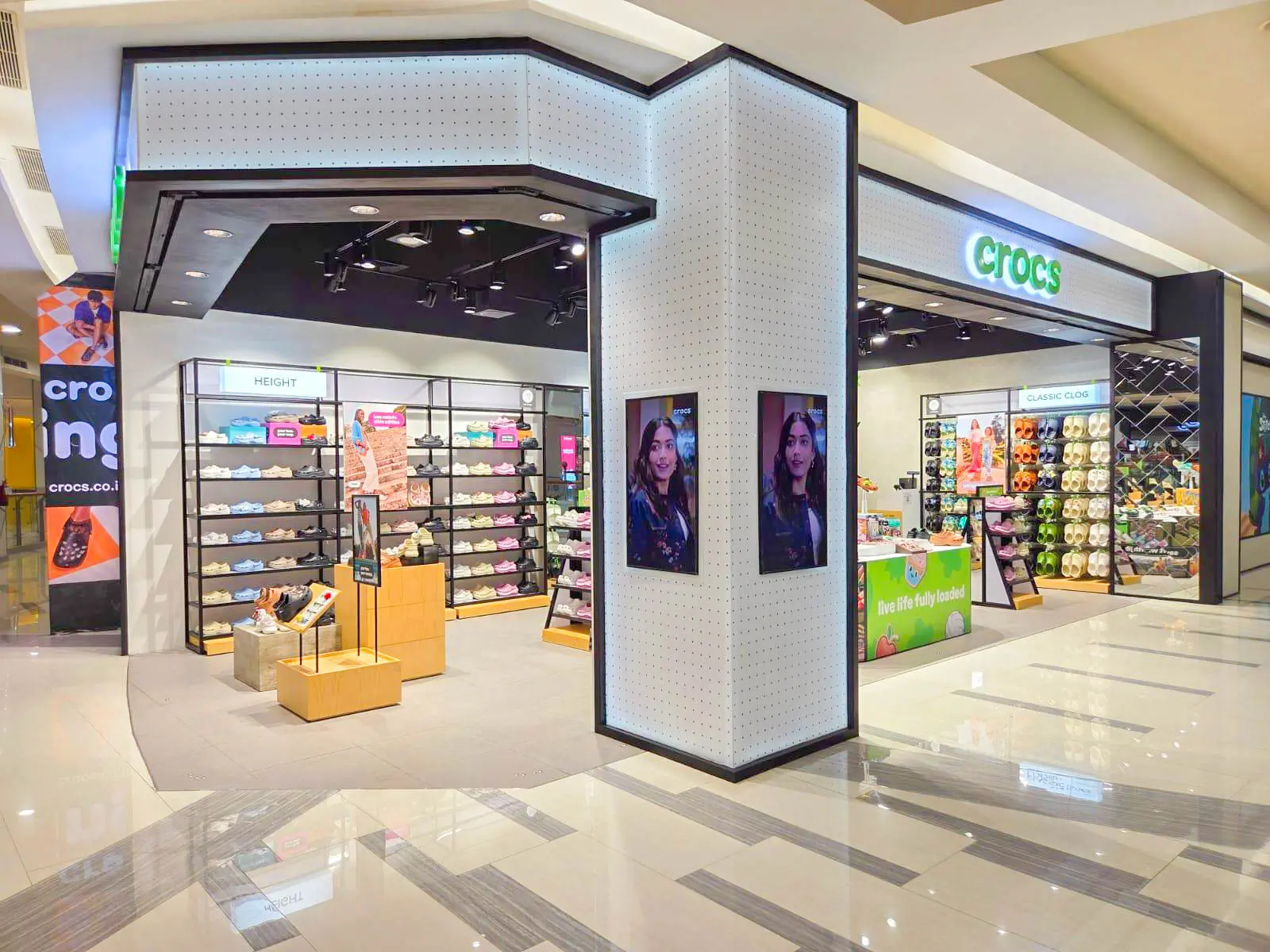 Crocs center point medan
