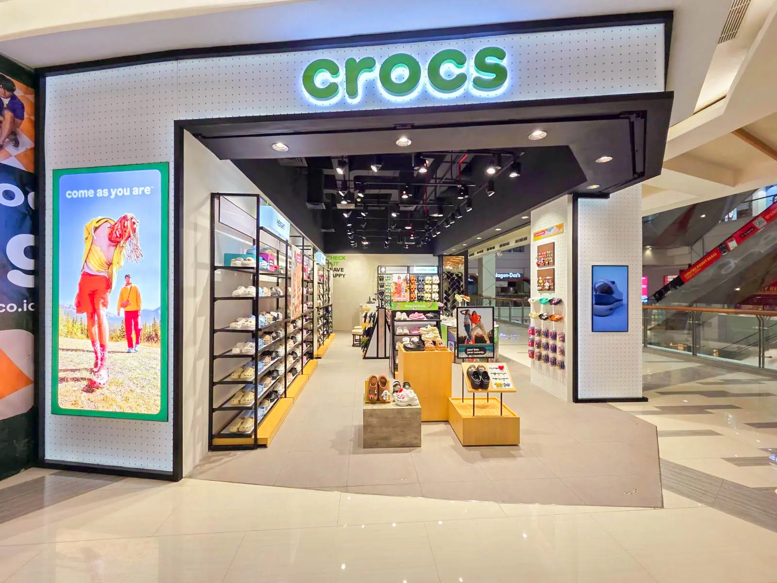 Crocs center point medan